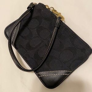 Coach wristlet black.